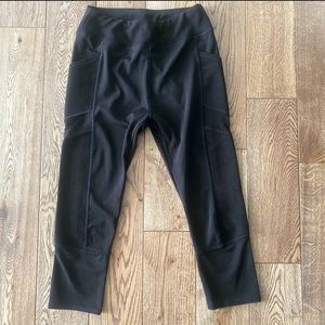 Cropped black athletic leggings